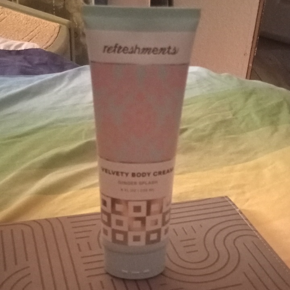 Refreshments Velvety Body Cream - Mint and Pink